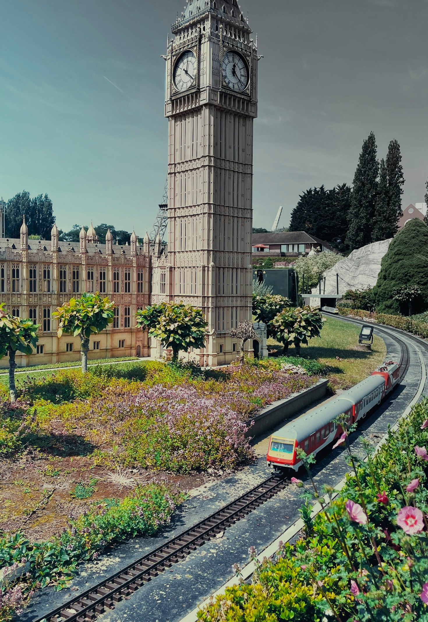Why Model Engineering Brings Communities Together